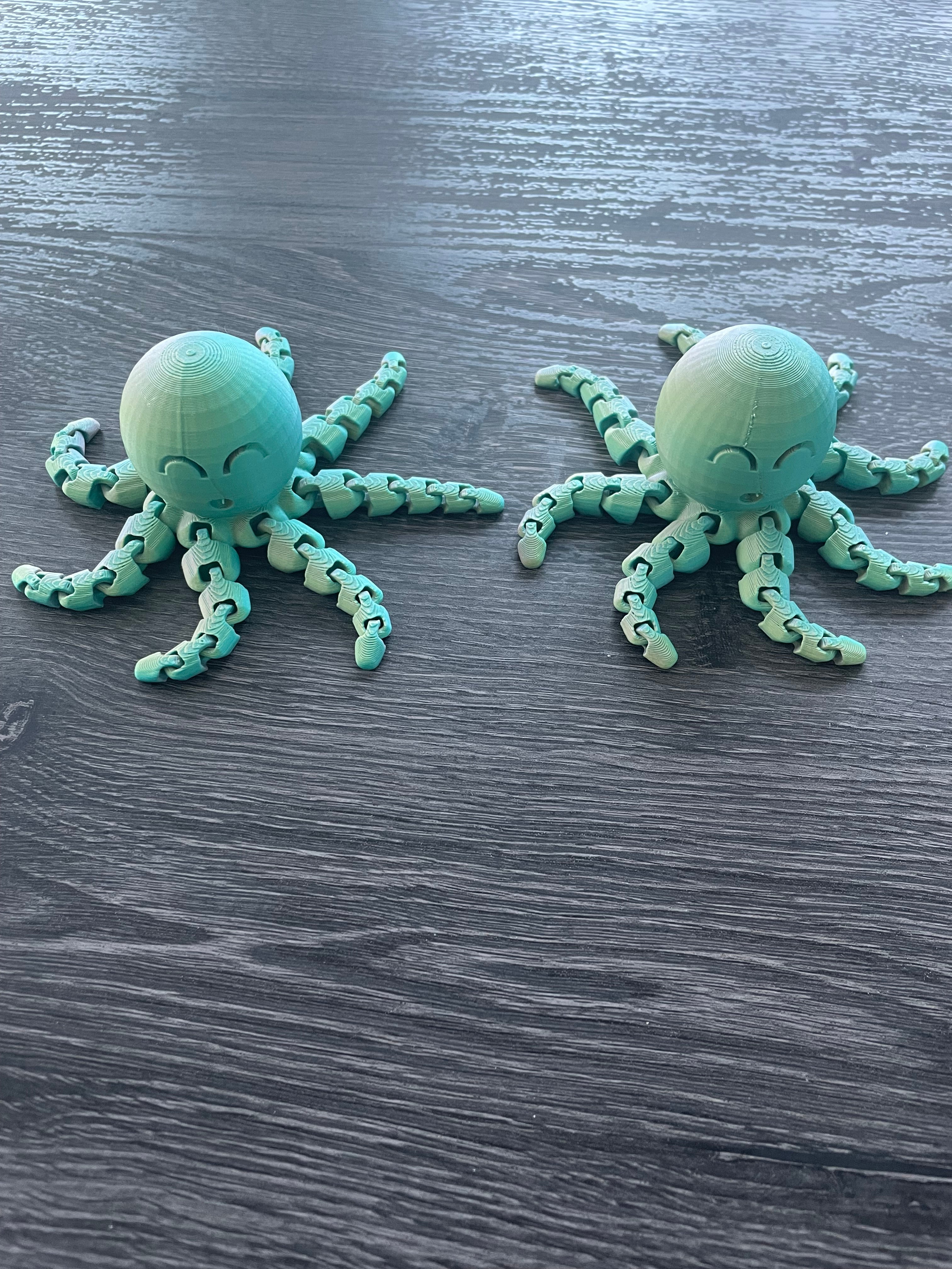 Tintenfisch mit beweglichen Armen – detailreiche Meeresfigur