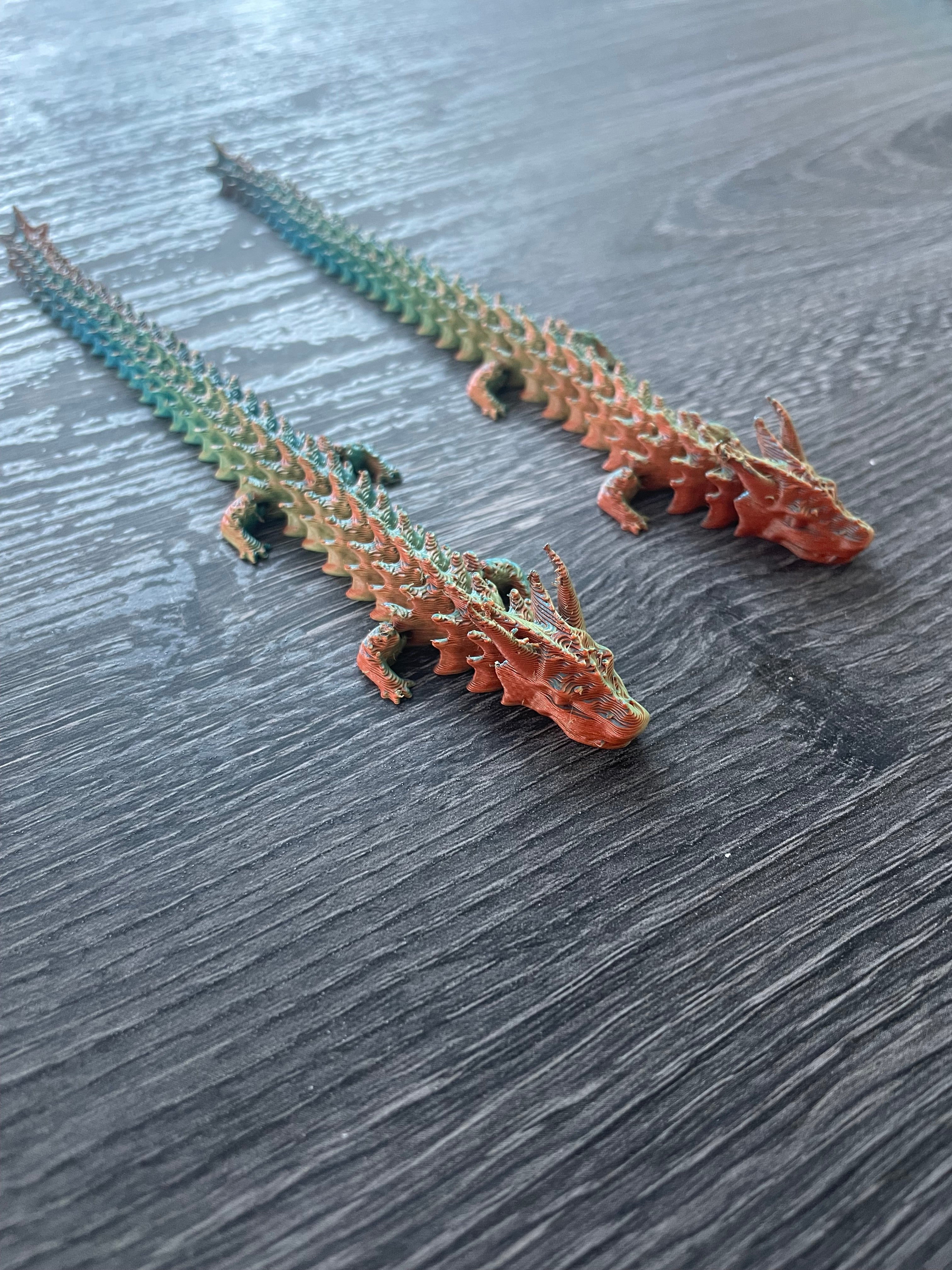 Kleiner Drache – 12 cm – in Rot, Grün & Blau