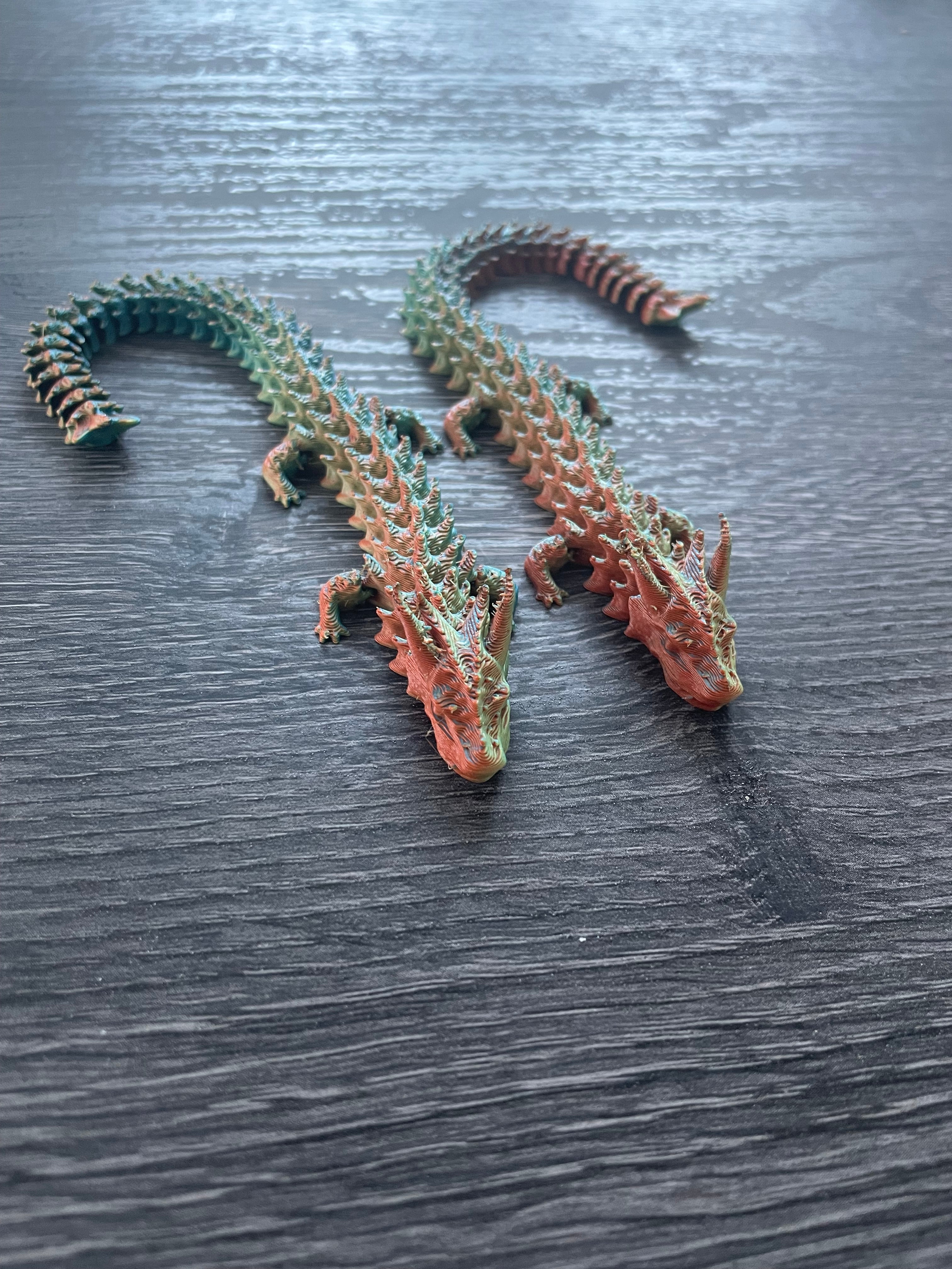 Kleiner Drache – 12 cm – in Rot, Grün & Blau