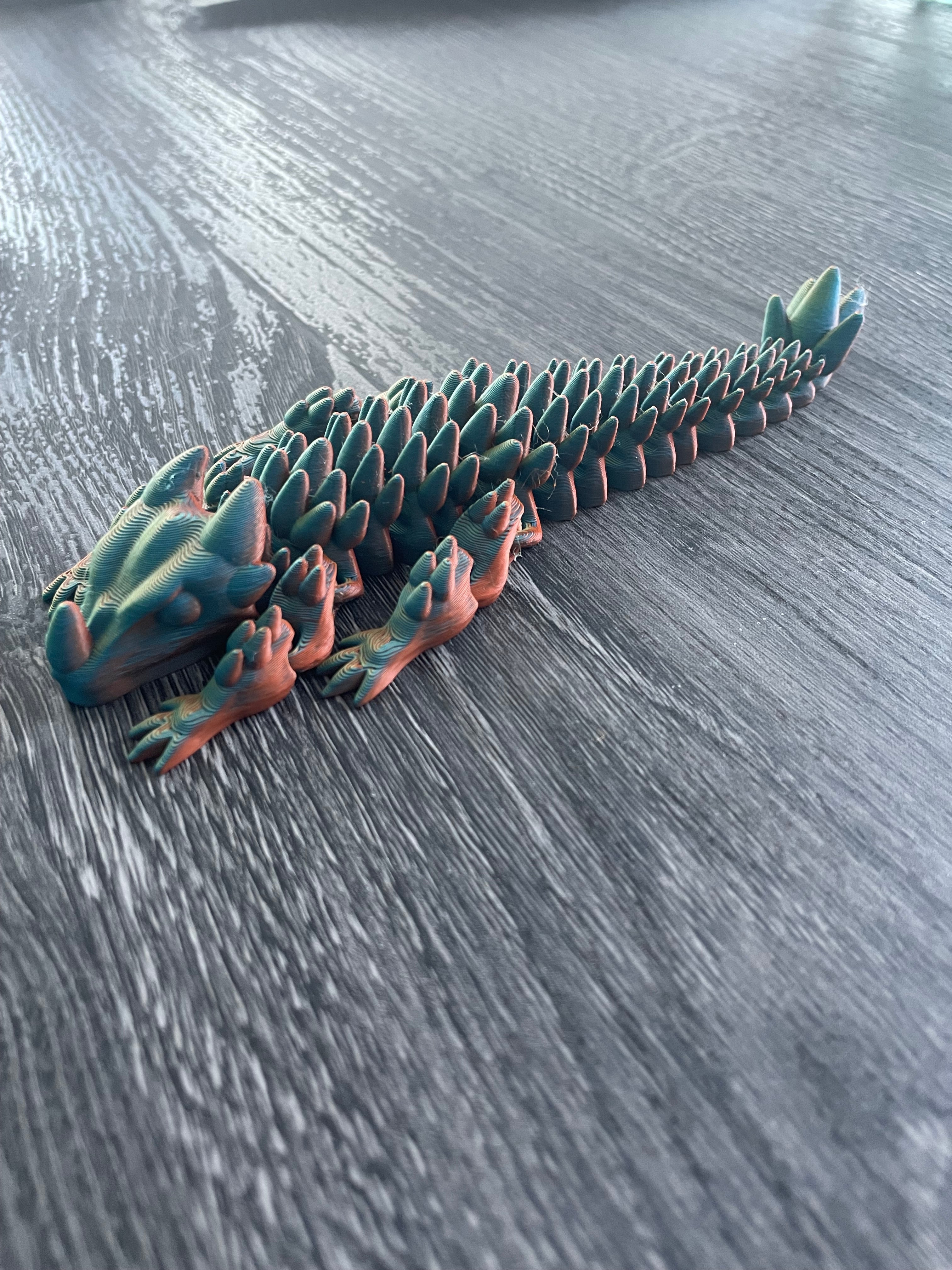 Drachenfigur in 2 Farbtönen