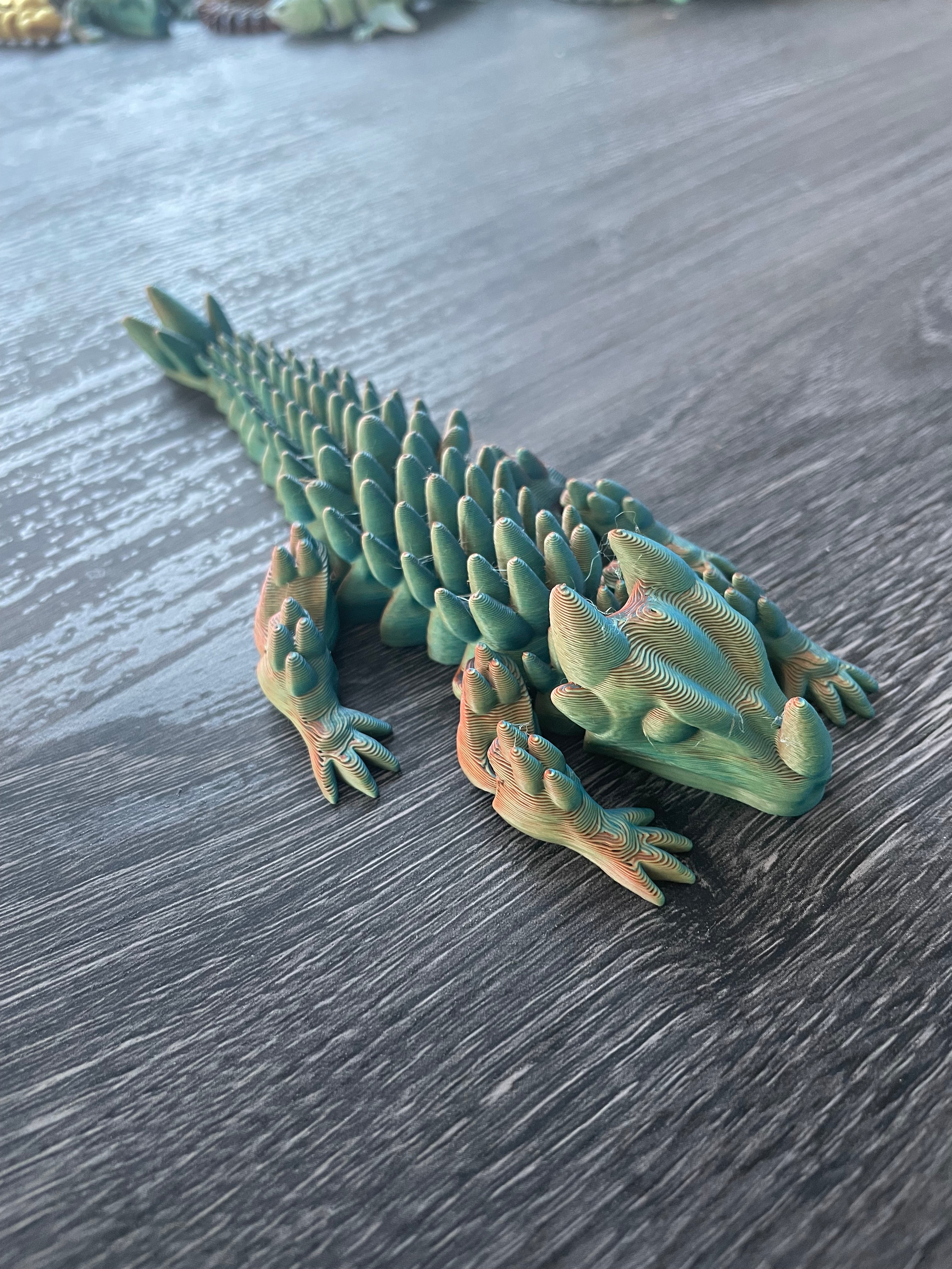 Drachenfigur in 2 Farbtönen