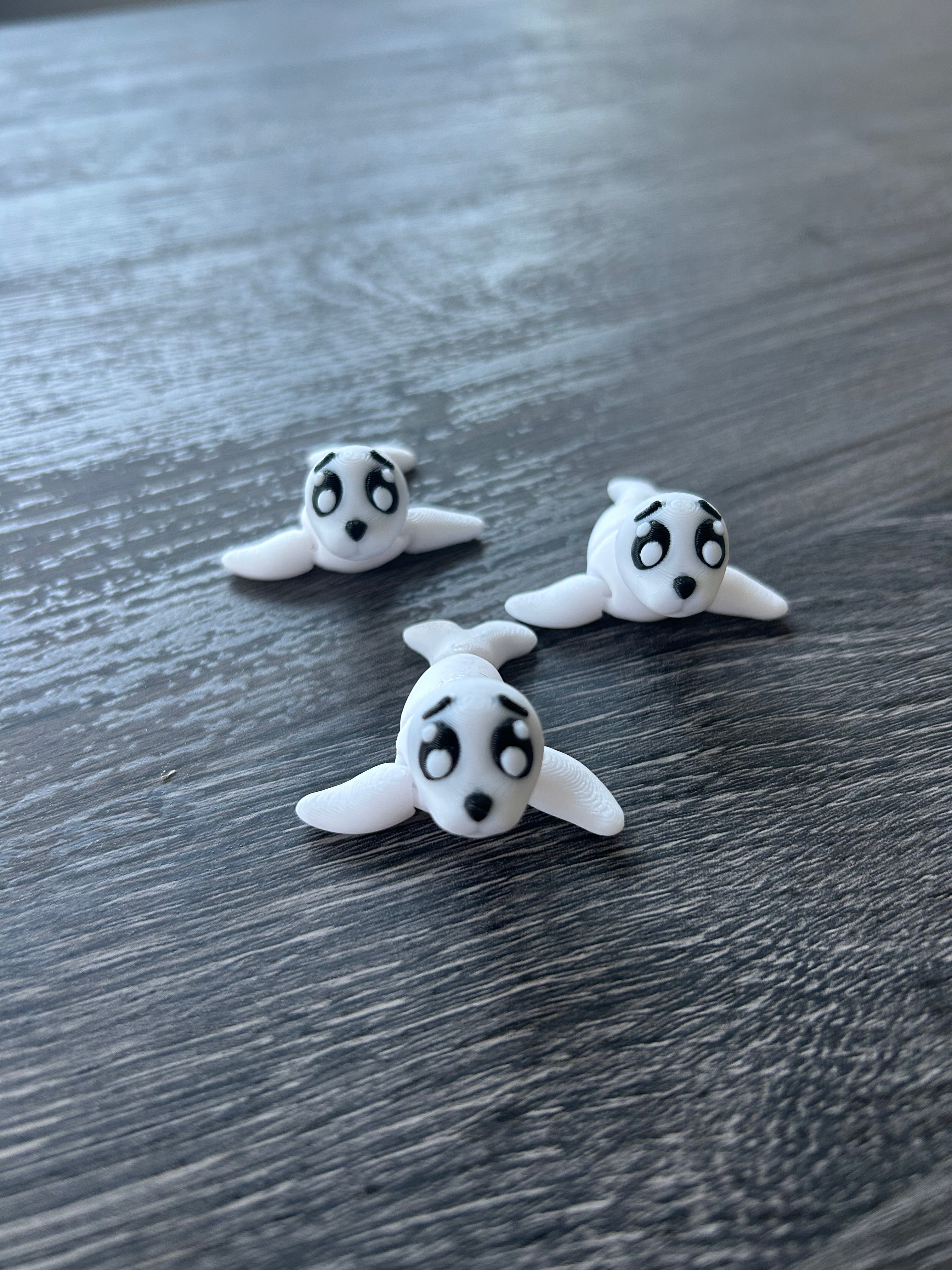 🦭 Schneeweiße Anti-Stress-Robbe – Stilvolles Gadget für ruhige Hände