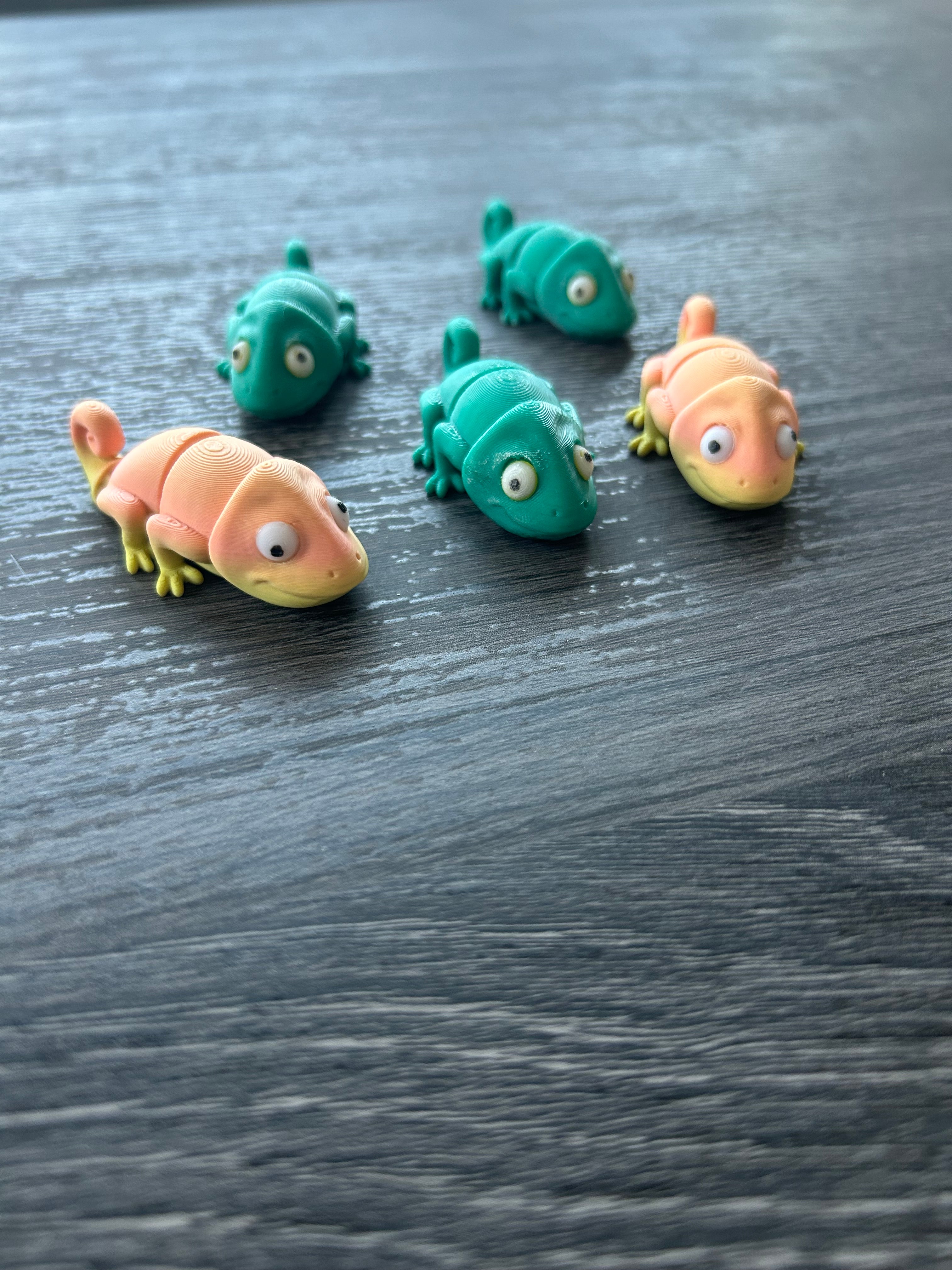 🦎 Anti-Stress-Gadget – Bewegliches Chamäleon für die Hand