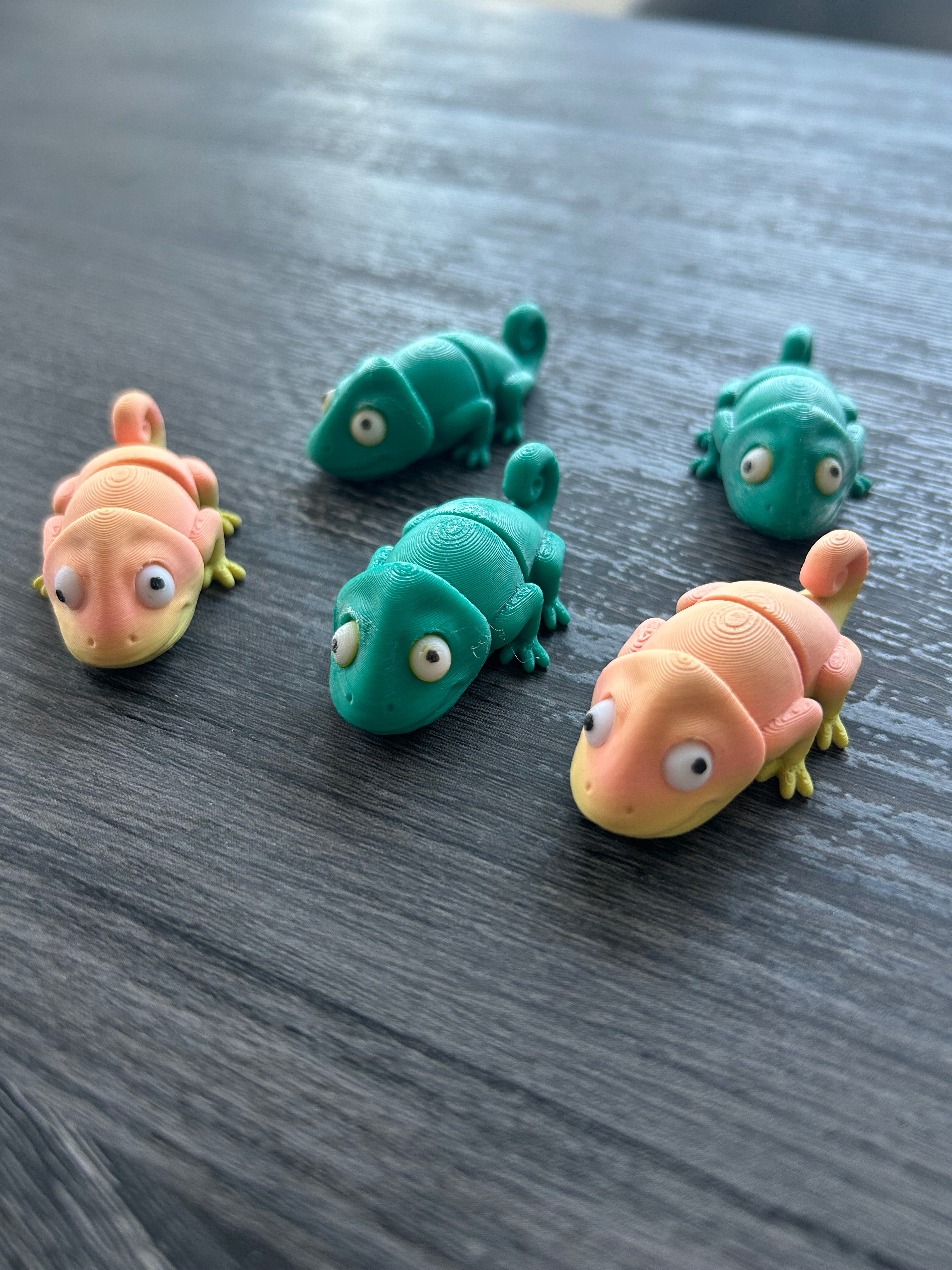 🦎 Anti-Stress-Gadget – Bewegliches Chamäleon für die Hand