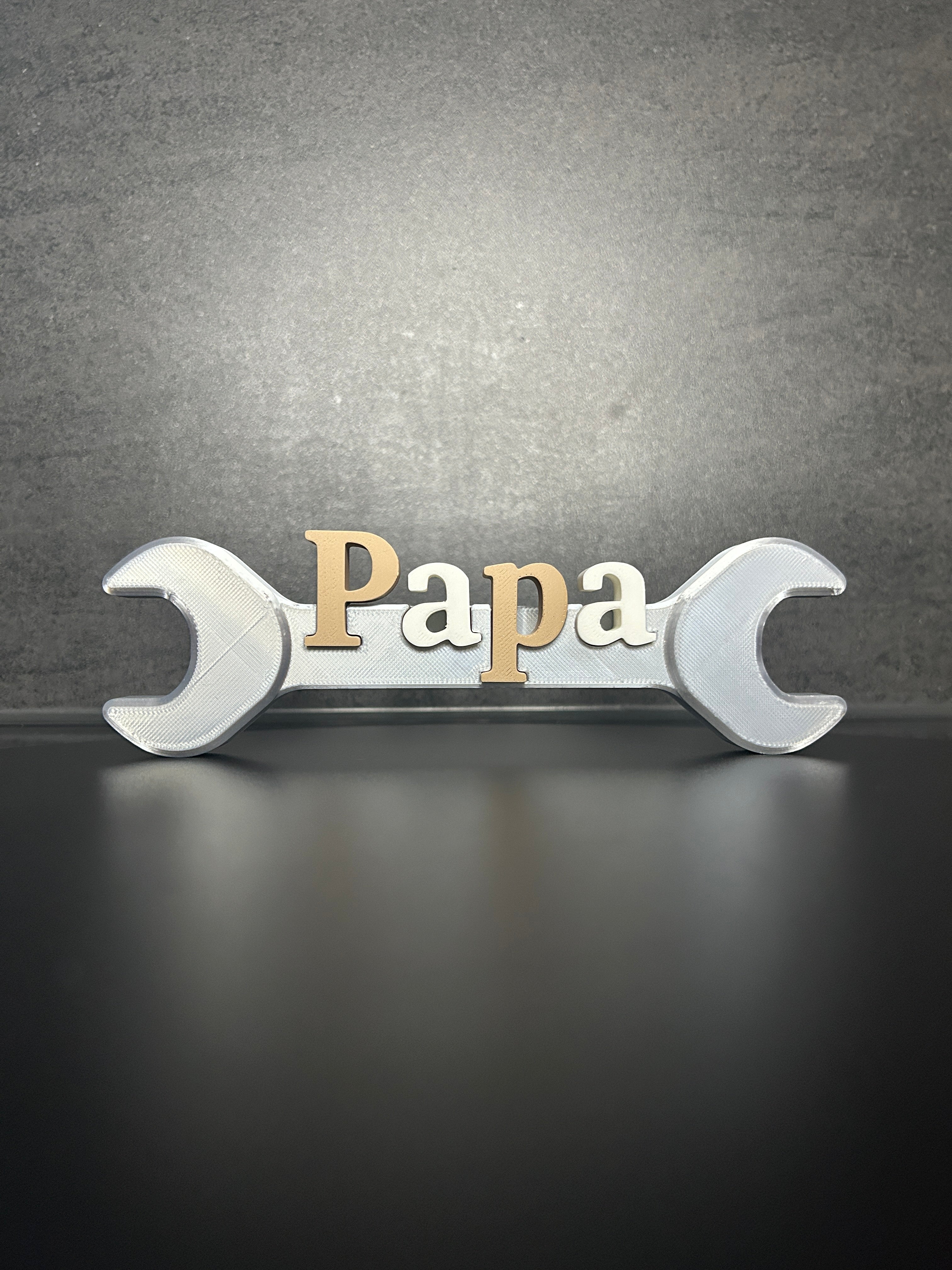 Dekoschraubenschlüssel mit „Papa“ – Geschenk für Handwerker | Vatertagsdeko