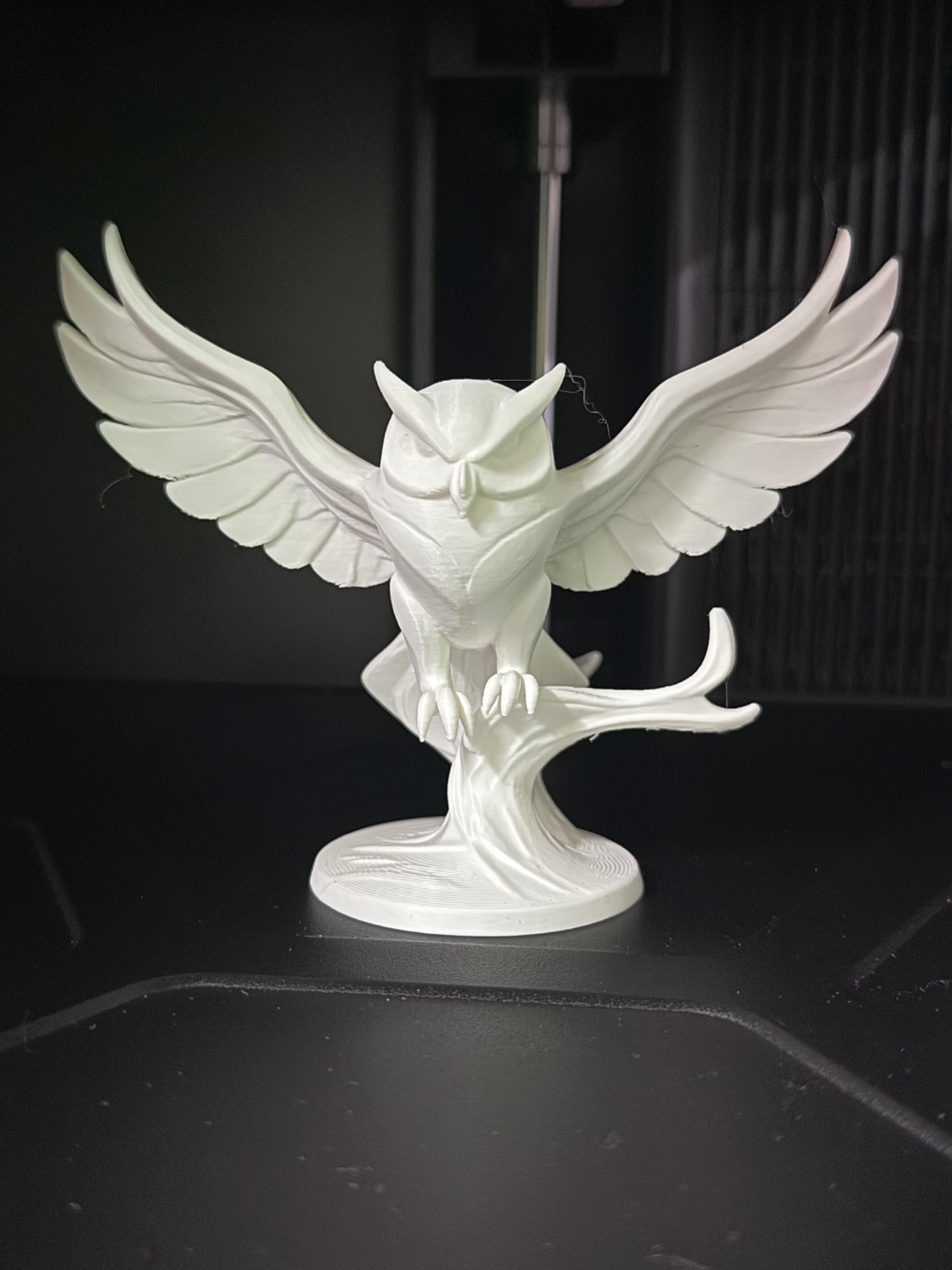 🦉 Eule auf Holzstamm – Dekoratives Einzelstück